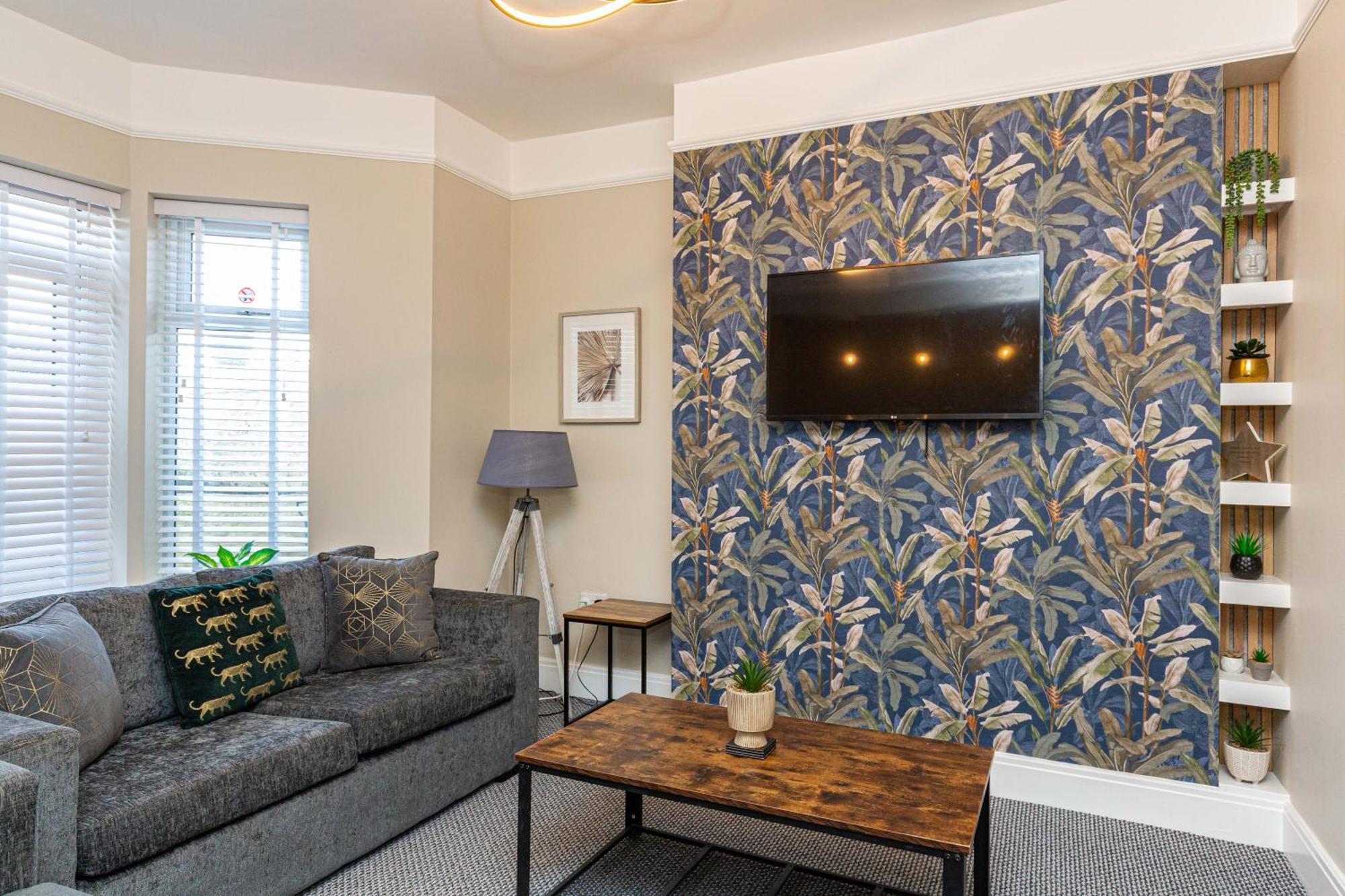 Beachfront Apartment 3 Bedrooms Sleeps 7 - Gateway To The Lake District - Newly Refurbished Morecambe Exterior foto