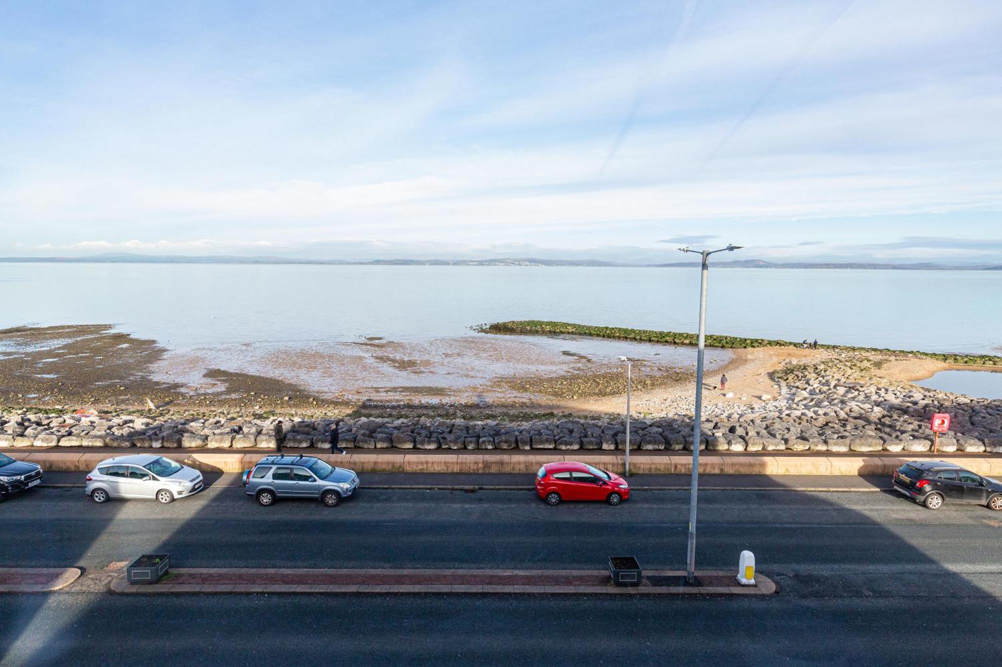 Beachfront Apartment 3 Bedrooms Sleeps 7 - Gateway To The Lake District - Newly Refurbished Morecambe Exterior foto