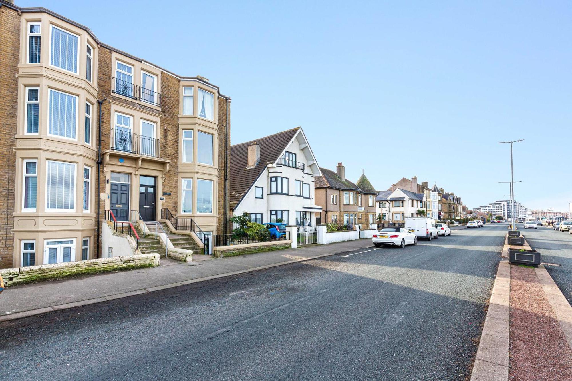 Beachfront Apartment 3 Bedrooms Sleeps 7 - Gateway To The Lake District - Newly Refurbished Morecambe Exterior foto